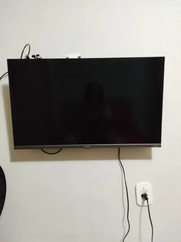 Estou vendendo uma televisão 3 meses de uso 30 e duas polegadas Philco