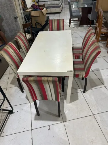 (Cód 002) Mesa de jantar com seis cadeiras