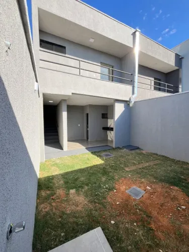 SOBRADO 2 QUARTOS 1 SUITE COM VARANDA