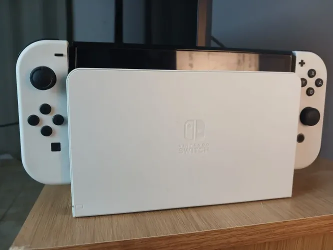 Nintendo Switch Oled + Controle Pro + Shin megami tensei V