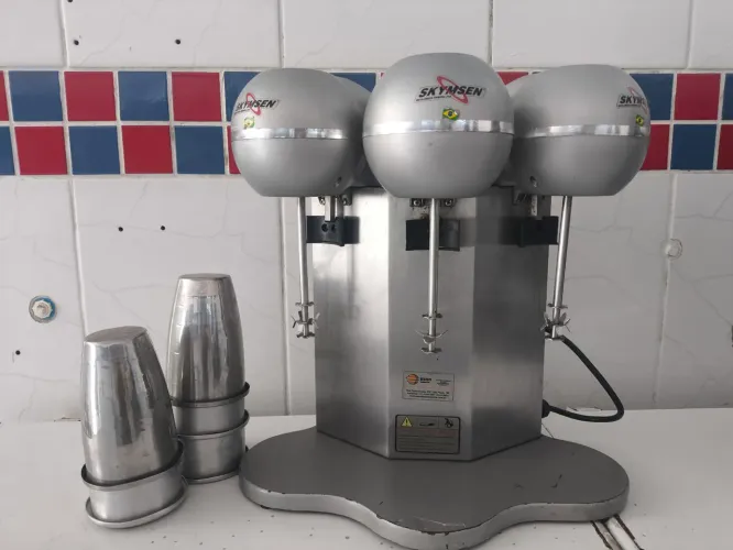 Batedor de milk shake copo inox 3 hastes Skymsen 220V
