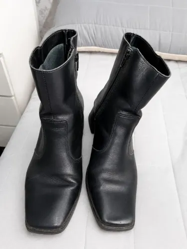 Bota cano curto couro