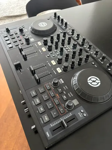 Traktor Kontrol S4 MK1 Native Instruments - Revisada + Acessórios