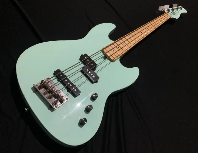 Baixo Sire U5 Short Scale (escala curta)