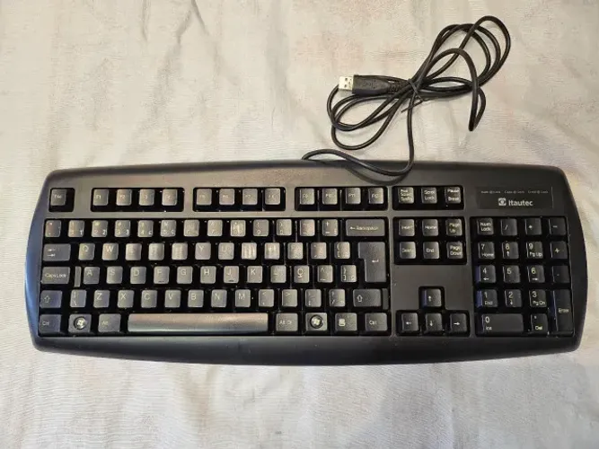 Teclado Itautec USB ABNT2 Com Fio Para PC Preto