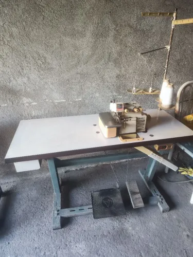 Máquina de custura overclock industrial