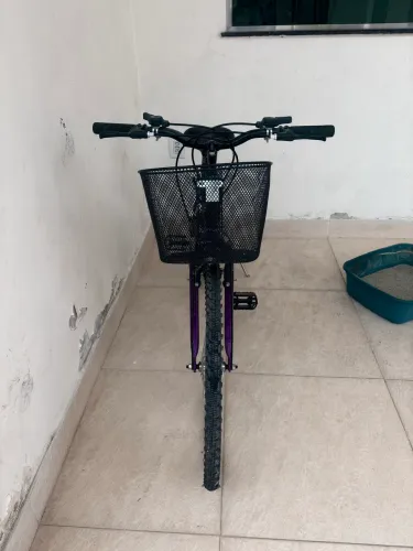 Bicicleta aro 26 Samy Export, na cor roxa.