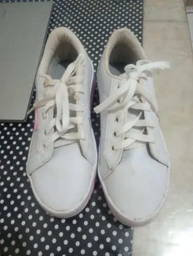 Vende-se tênis branco e excelente estado!