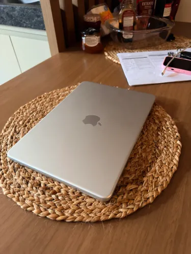 Macbook Neo - 256 gb e 8 gb de RAM, usado 1 mês de uso