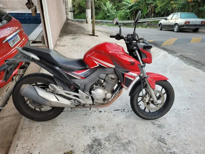 Vende-se Honda CB 250 Twister