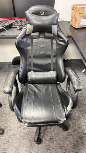 Cadeira Gamer Mymax Preta com Almofadas (Funcionando / Detalhes no Tecido)
