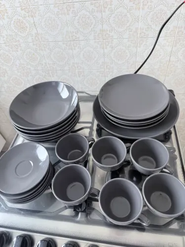 Aparelho de jantar faltando 6 peças marca HAUS