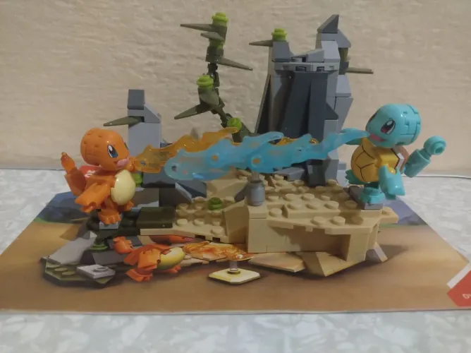 Pokemon Mega Construx Squirtle vs Charmander tipo lego