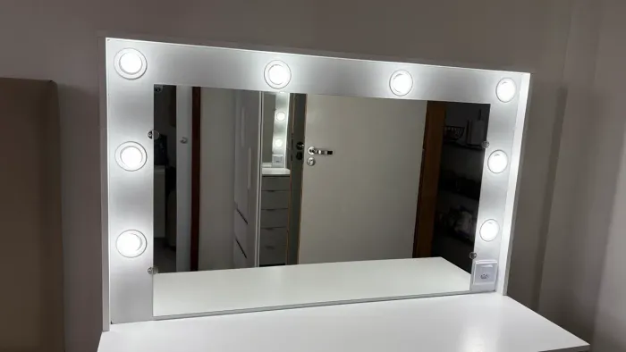 Painel camarim com led, tomada e espelho 
