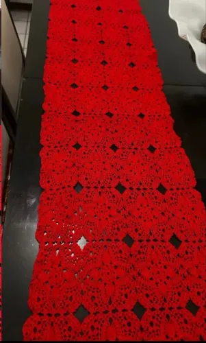 Passadeira de crochê vermelha 
