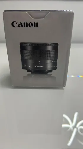 Canon EFM 28mm f/3.5 Macro IS STM