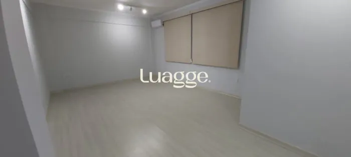 Conjunto sala Comercial - com 25 mts, Reformada - Bairro Centro Histórico