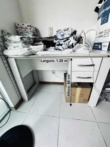 Mesa para escritório com duas gavetas