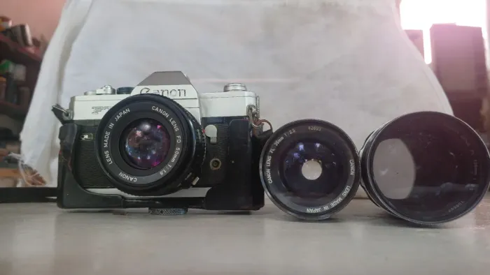 Câmera analógica Canon FT QL com lentes