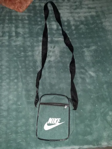 Bolsa pequena para transportas coisa pequenas(ex:celulares,objetos pequenos etc...)