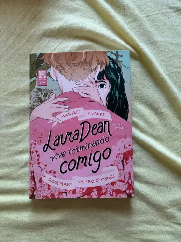 História em quadrinho Lara Dean vive terminando comigo