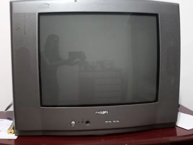 Televisão de tubo + conversor digital