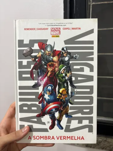 HQ Marvel - Fabulosos Vingadores: A Sombra Vermelha (Remender/ Cassaday/ Coipel/ Martin)