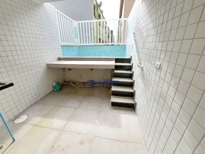 Casa sobreposta alta à venda 3 quartos 1 suíte Aparecida Santos