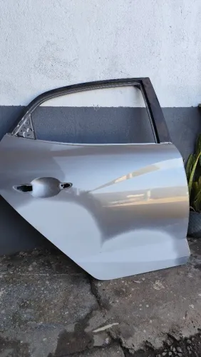 Porta Hyundai HB20 2025 traseira lado direito 