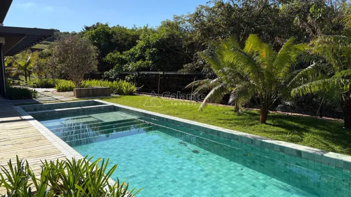 Espetacular residência de alto padrão à venda no exclusivo Residencial Entre Verdes