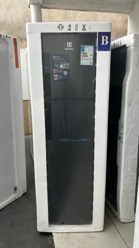 GELADEIRA BLACK PIANO COM AUTOSENSER INVERTER 380 LITROS DE CAPACIDADE