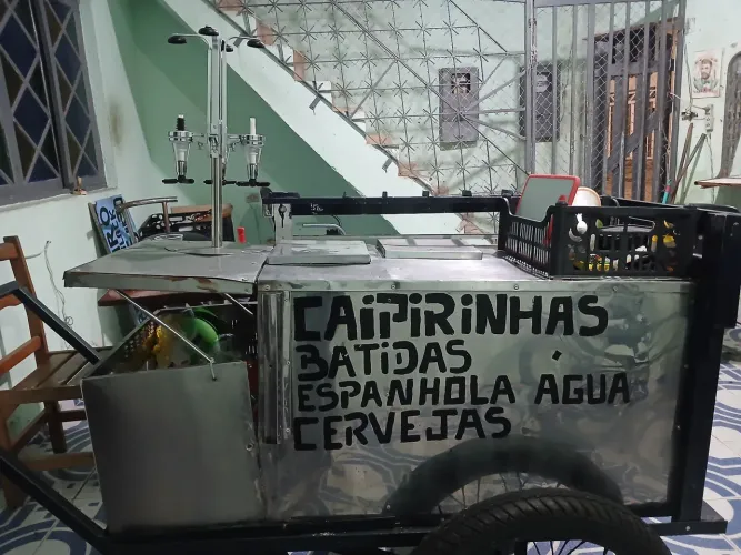 Carrinho de bebidas com dosador