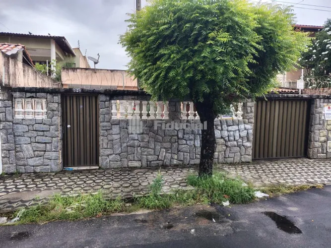 Casa plana c/ ótima localização próx. á Av. Jovita Feitosa, 10m x 33m = 349,80m² de área t