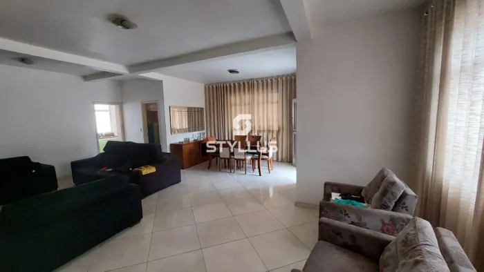 Casa Triplex Espaçosa com 4 Quartos e Amplo Quintal no Cachambi! RO01X