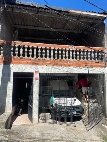 Terreno com três casas