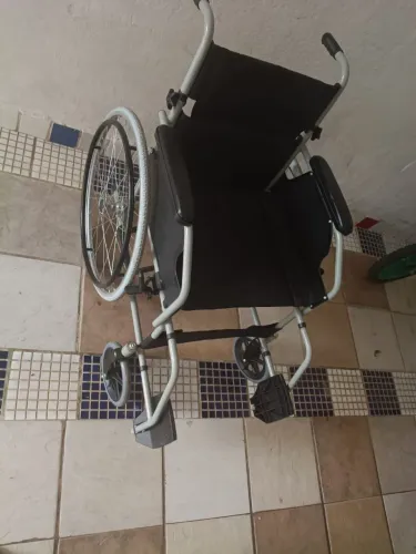 Cadeira usada poucas vezes