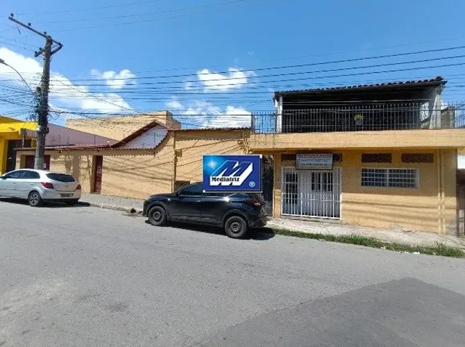 Imóvel com 06 casas para investimento.