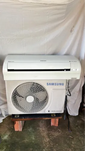 Vendo ar-condicionado semi novo! 