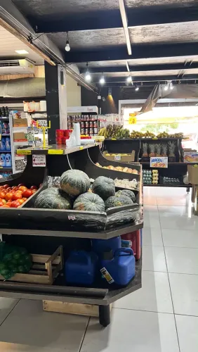 Vendo 4 armários para horti-fruti 