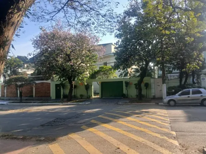 Belíssima casa no City América, 4 suítes