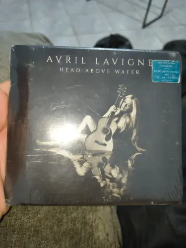 Álbum Avril Lavigne Head Above Water