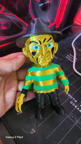 Boneco Freddy Krueger dourado