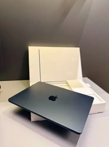 MacBook Air M3 2024 - 13" | 8GB RAM | 256GB SSD