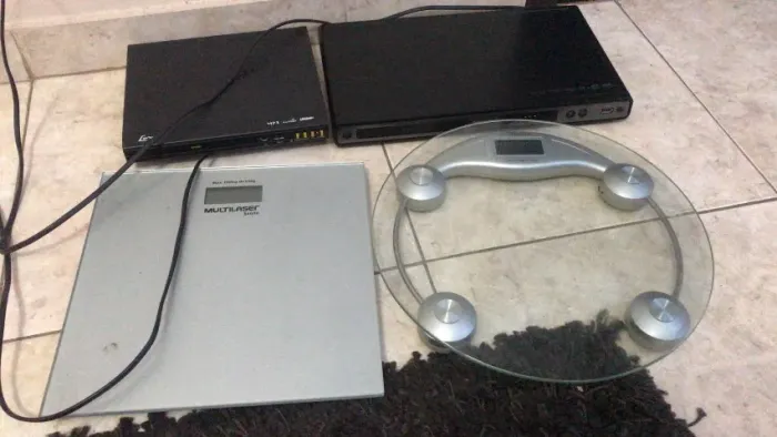 Lote Eletrônicos sucata(2 DVDs Philips/Lenoxx + 2 Balanças Digitais) - Para Conserto ou Pe