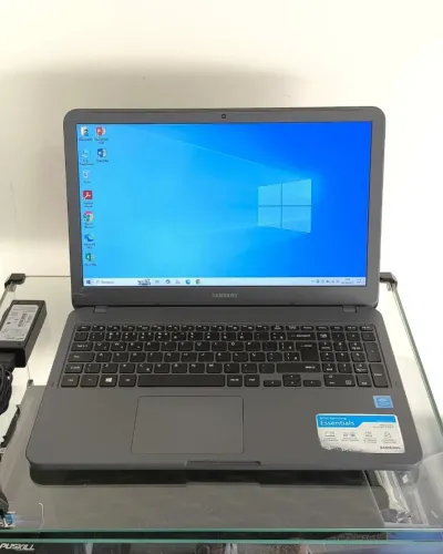 Samsung NP350XAA Notebook Celeron 3865U 4GB RAM SSD 128GB Tela 15,6" HD