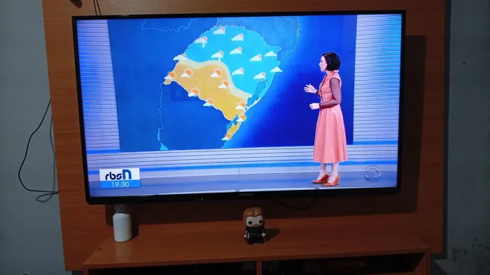 Vendo tv smart 40 polegadas, tv ótima sujeito a qualquer teste