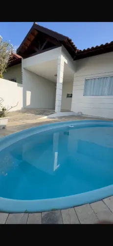 Casa com piscina e 3 dormitórios com localização privilegiada no Alto Branco!