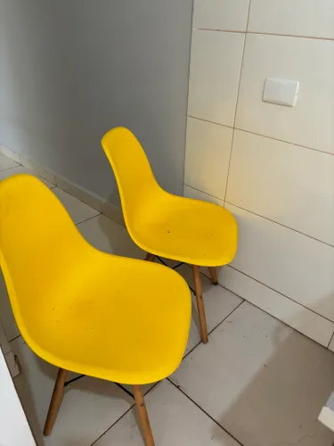 Mesa com 2 cadeiras