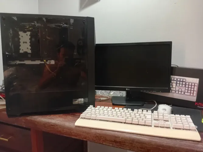 Pc Gamer + Teclado e Mouse Red Dragon + mouse pad fallen <br>i5 9400f<br>RX 580 ELSA<br>16 GB DDR4 