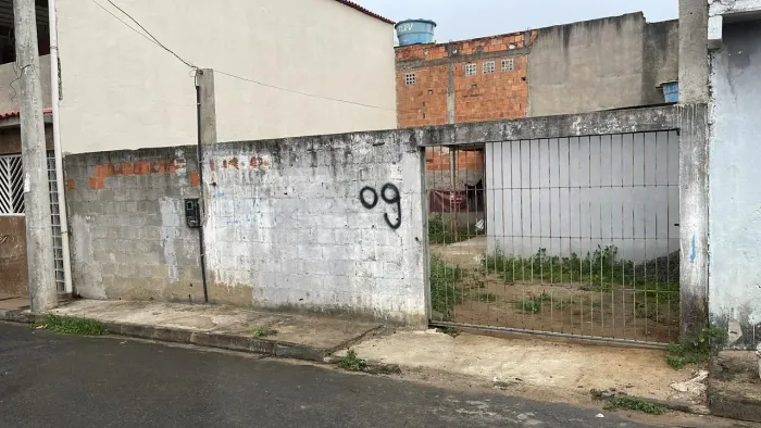 Vende se uma casa